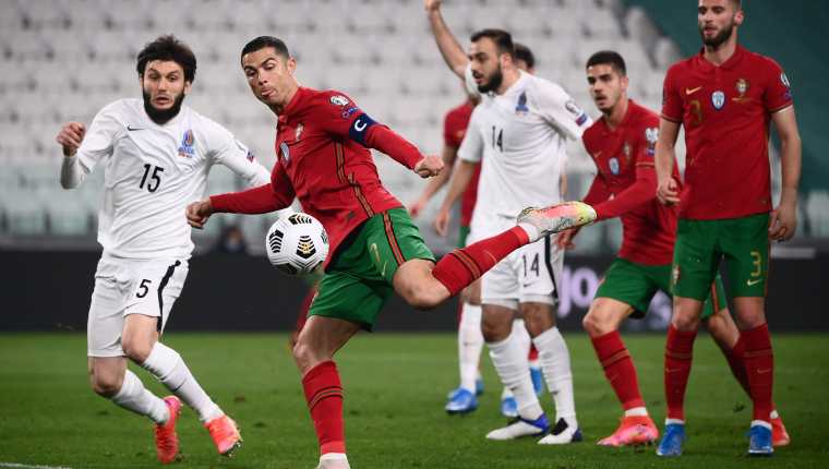 Cristiano Ronaldo no tuvo un buen juego ante Azerbaiyán, Foto Prensa Libre: AFP.