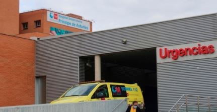 Conductor de ambulancia irrumpe en hospital y degüella a enfermero en España
