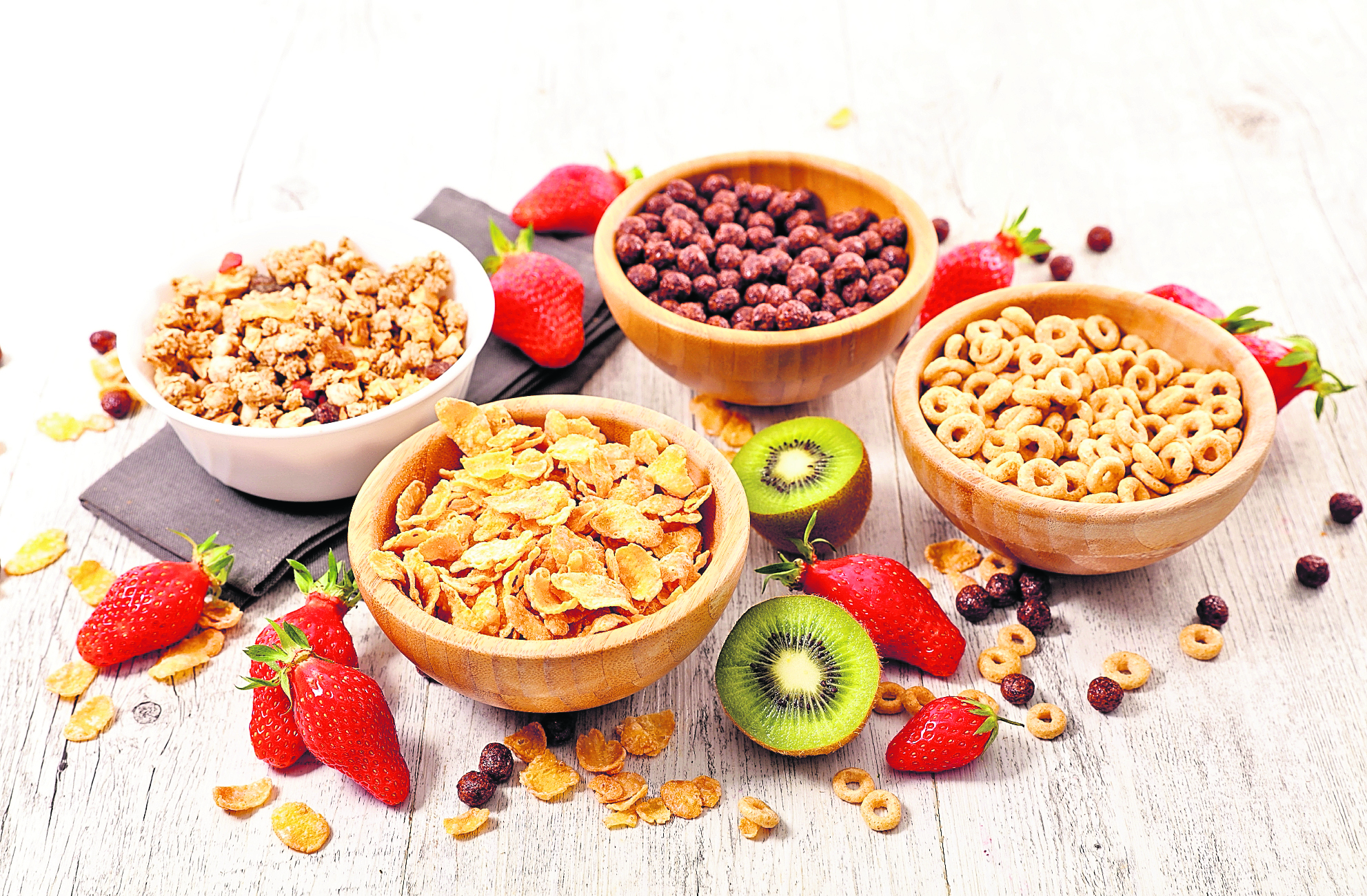 Al elegir un cereal es importante ver la etiqueta nutricional y analizar la cantidad de azúcar y porcentaje de harina. (Foto Prensa Libre: Shutterstock).
