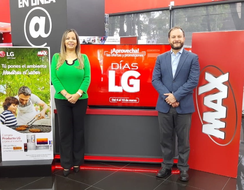 Karen Santizo, gerente de mercadeo LG Electronics, y Martín Prera, director de mercadeo de Grupo Distelsa. Foto Prensa Libre: Cortesía