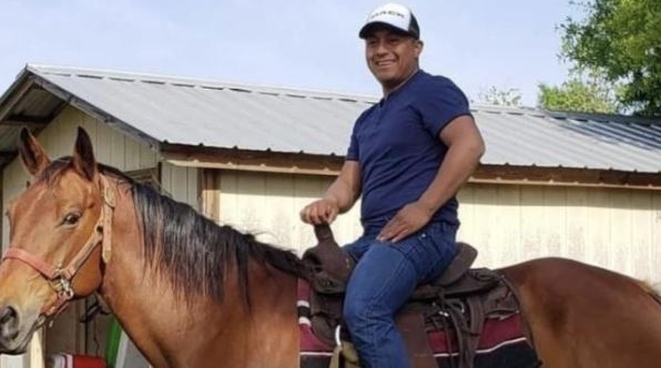 Elcías Hernández Ortiz, tiene 30 años y es mecánico de automóviles en Atlanta, Estados Unidos. (Foto Prensa Libre: Univisión)