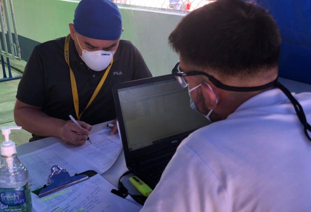 Debido a falles en el sistema en el control de los vacunados se lleva en hojas de cálculo. (Foto Prensa Libre: Andrea Domínguez)