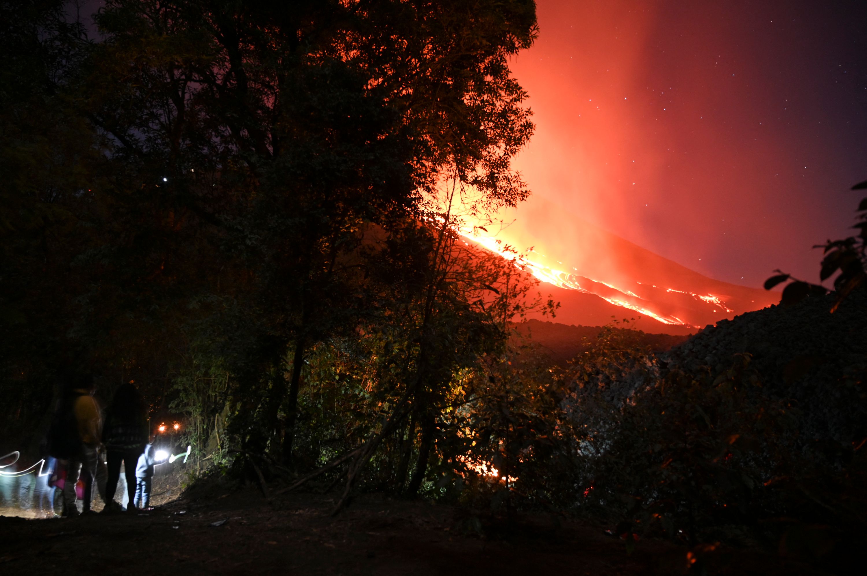 Desde hace 50 días, el volcán Pacaya se encuentra en erupción. (Foto Prensa Libre: AFP)