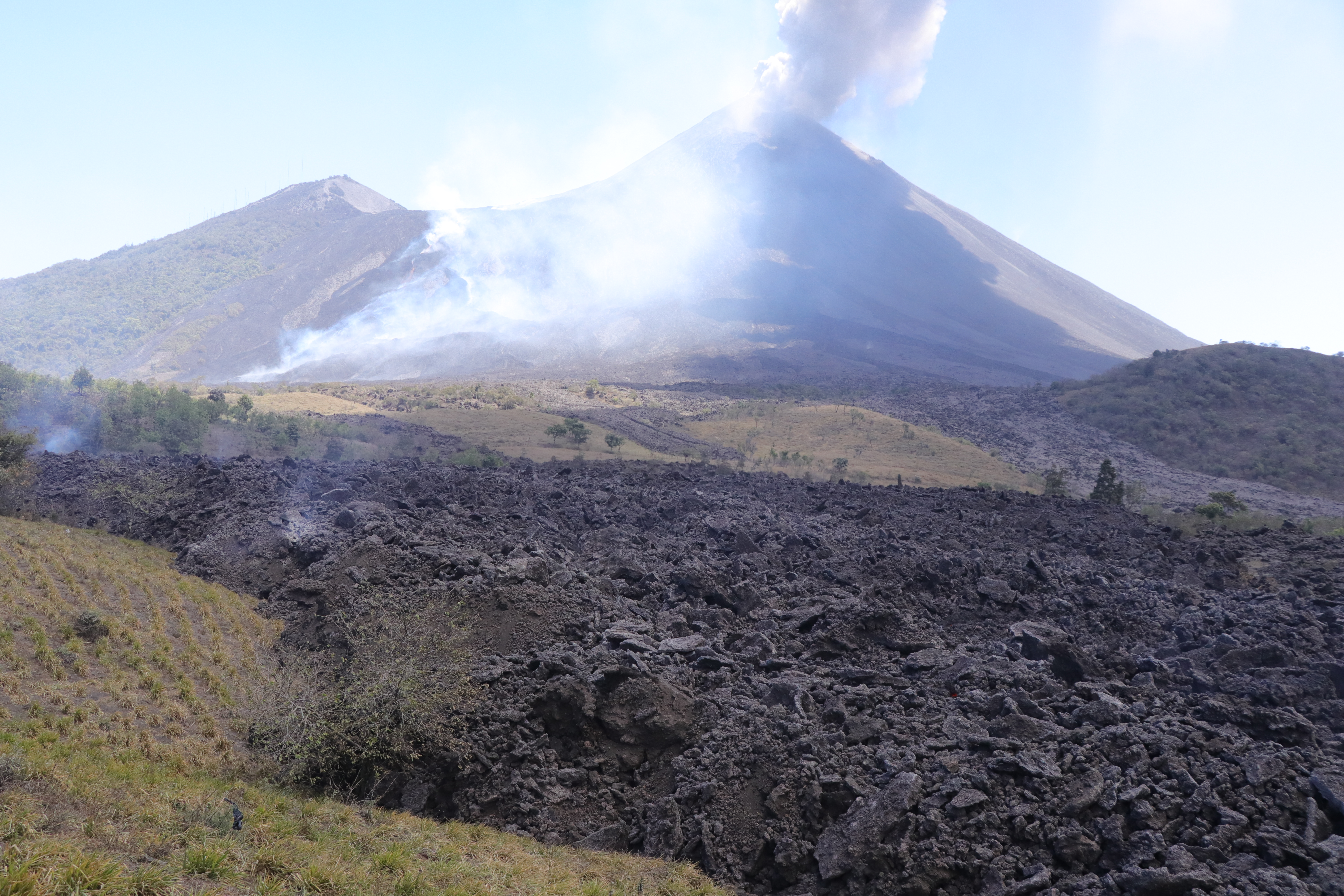 El volcán Pacaya está en erupción desde hace más de 50 días. (Foto Prensa Libre: Carlos Paredes)
