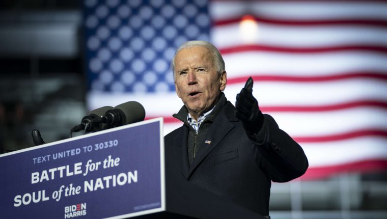 PITTSBURGH, PA - NOVEMBER 02: Democratic presidential nominee Joe Biden speaks during a drive-in campaign rally at Heinz Field on November 02, 2020 in Pittsburgh, Pennsylvania. One day before the election, Biden is campaigning in Pennsylvania, a key battleground state that President Donald Trump won narrowly in 2016.   Drew Angerer/Getty Images/AFP
== FOR NEWSPAPERS, INTERNET, TELCOS & TELEVISION USE ONLY ==