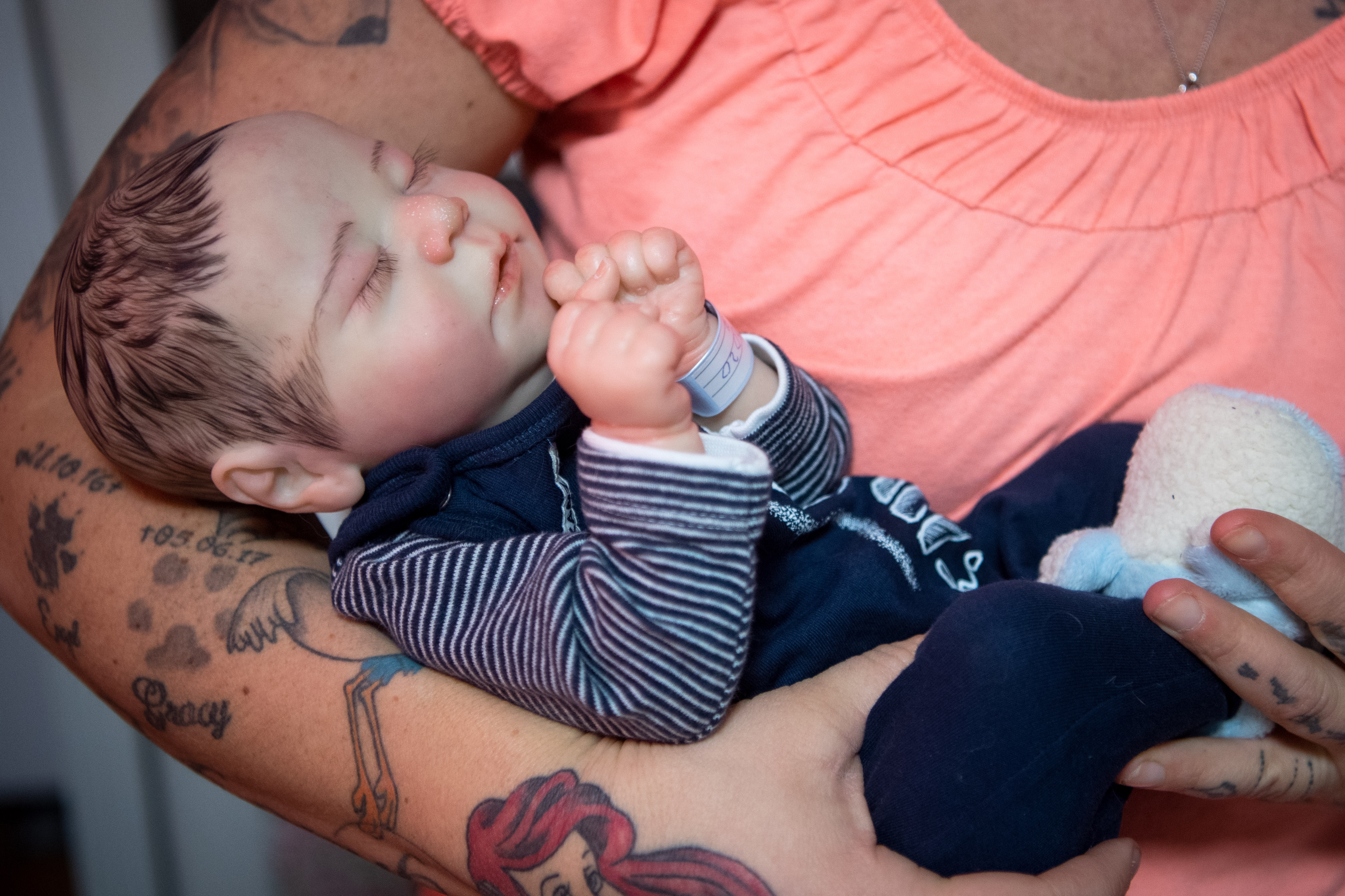 Qué son los bebés "reborn": una afición entre fascinante y perturbadora