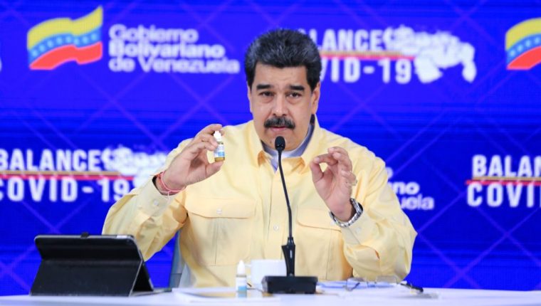 Nicolás Maduro ya había criticado al fundador de Facebook, Mark Zuckerberg, por no haberle permitido subir unos vídeos en los que hablaba del uso del Carvativir. (Foto Prensa Libre: EFE).