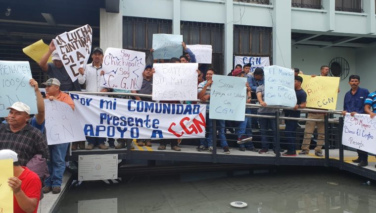 Manifestaciones a favor y otras en contra de la mina Fénix y otros proyectos se han dado en diversas ocasiones. (Foto, Prensa Libre: Hemeroteca PL).
