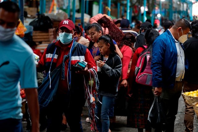 Algunas personas han dejado de usar mascarilla pese a las recomendaciones del Ministerio de Salud. (Foto Prensa Libre: Hemeroteca PL)