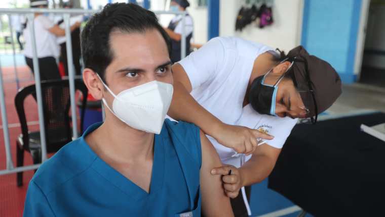 El proceso de vacunación en Guatemala será determinante para alcanzar un mejor desempeño económico en 2021, según autoridades y analistas. (Foto Prensa Libre: Hemeroteca) 