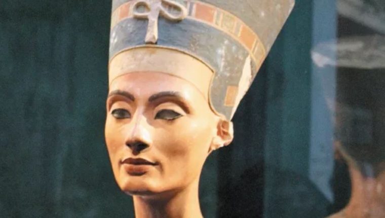 Nefertiti es uno de los personajes más famosos del antiguo Egipto, esposa del rey Akhenaton. (Foto Hemeroteca Prensa Libre)