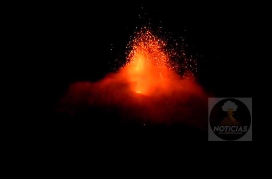 Imagen muestra actividad del Volcán de Pacaya. (Foto Prensa Libre: Tomada de video de Noticias San Vicente Pacaya)