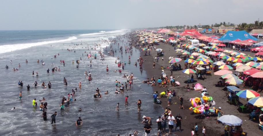 La playa del Puerto San José es una de las más visitadas en Semana Santa. (Foto Prensa Libre: Fernando Cabrera) 