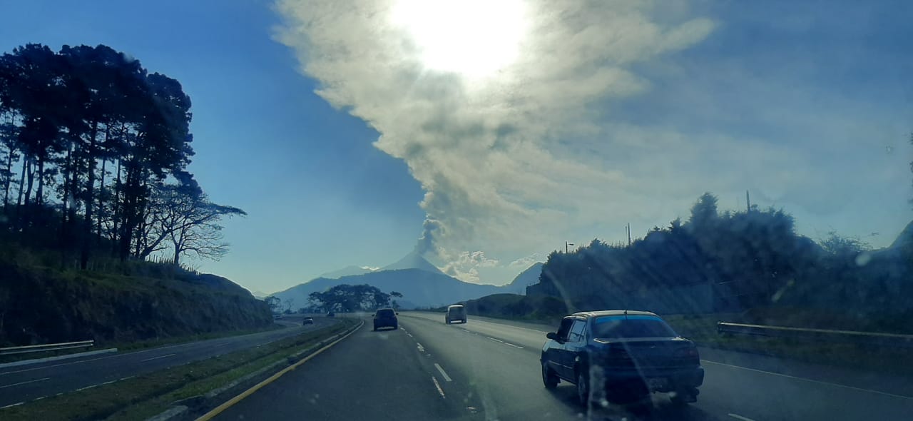 Por la actividad del volcán de Pacaya podría reportarse caída de ceniza en los municipios de San Vicente Pacaya, Palín, Escuintla, Siquinalá  Santa Lucía Cotzumalguapa, Escuintla y en algunos sectores de Suchitepéquez, según la Conred. (Foto Prensa Libre: Conred)