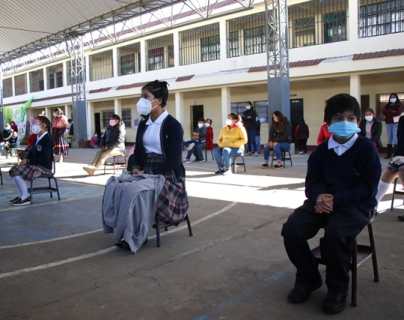 De vuelta a casa: Suspenden clases presenciales en municipios de Quetzaltenango con alerta naranja