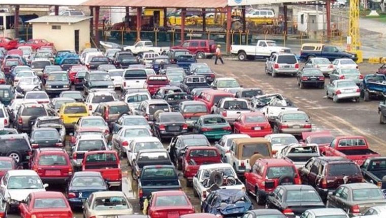 La SAT hace constantemente subastas de vehículos. (Foto Prensa Libre: Hemeroteca PL)