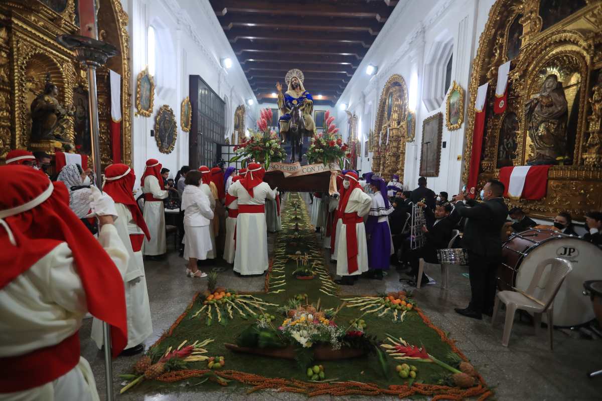 Libro presenta nuevas narrativas de la Semana Santa guatemalteca