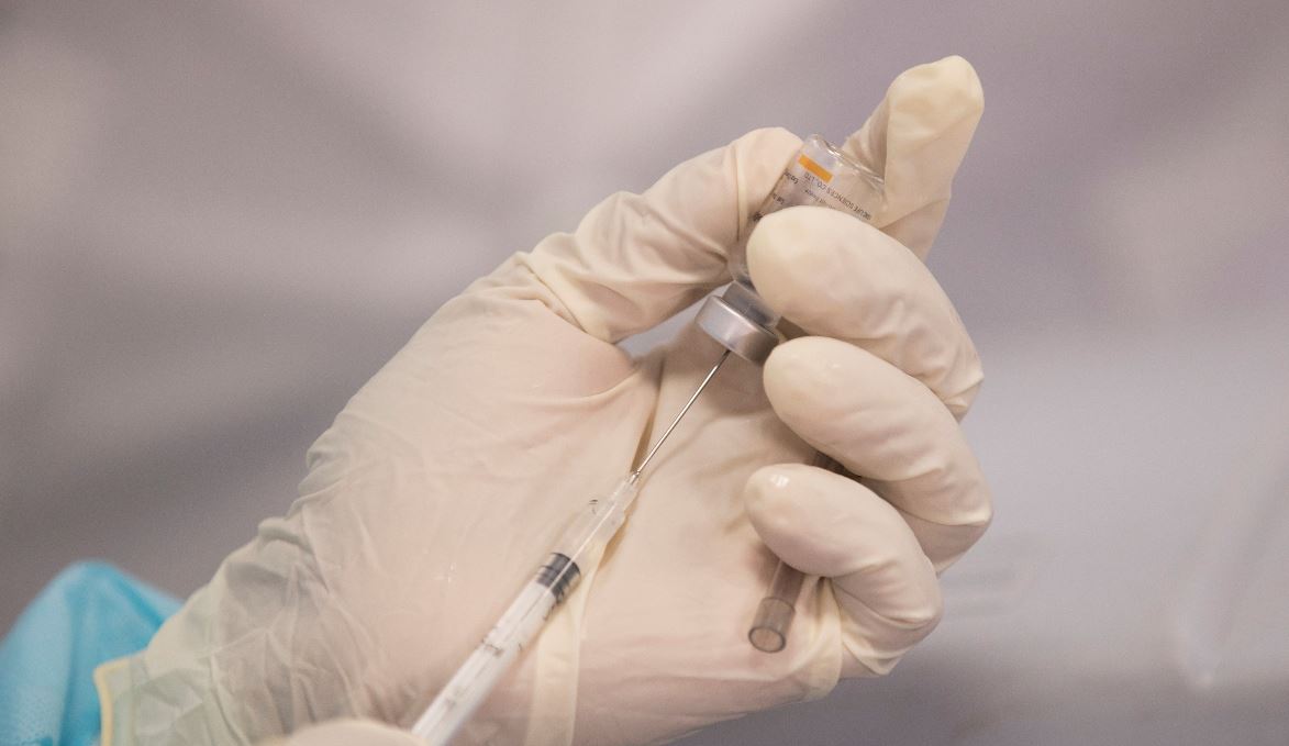 Varios países del mundo ya vacunan a su población contra el covid-19. (Foto Prensa Libre: EFE)
 
