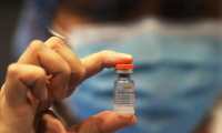 Guatemala vacuna a su personal de salud. (Foto Prensa Libre: EFE)