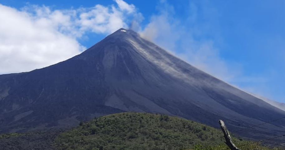 El Volcán de Pacaya mantiene actividad desde hace varios días. (Foto Prensa Libre: Conred) 