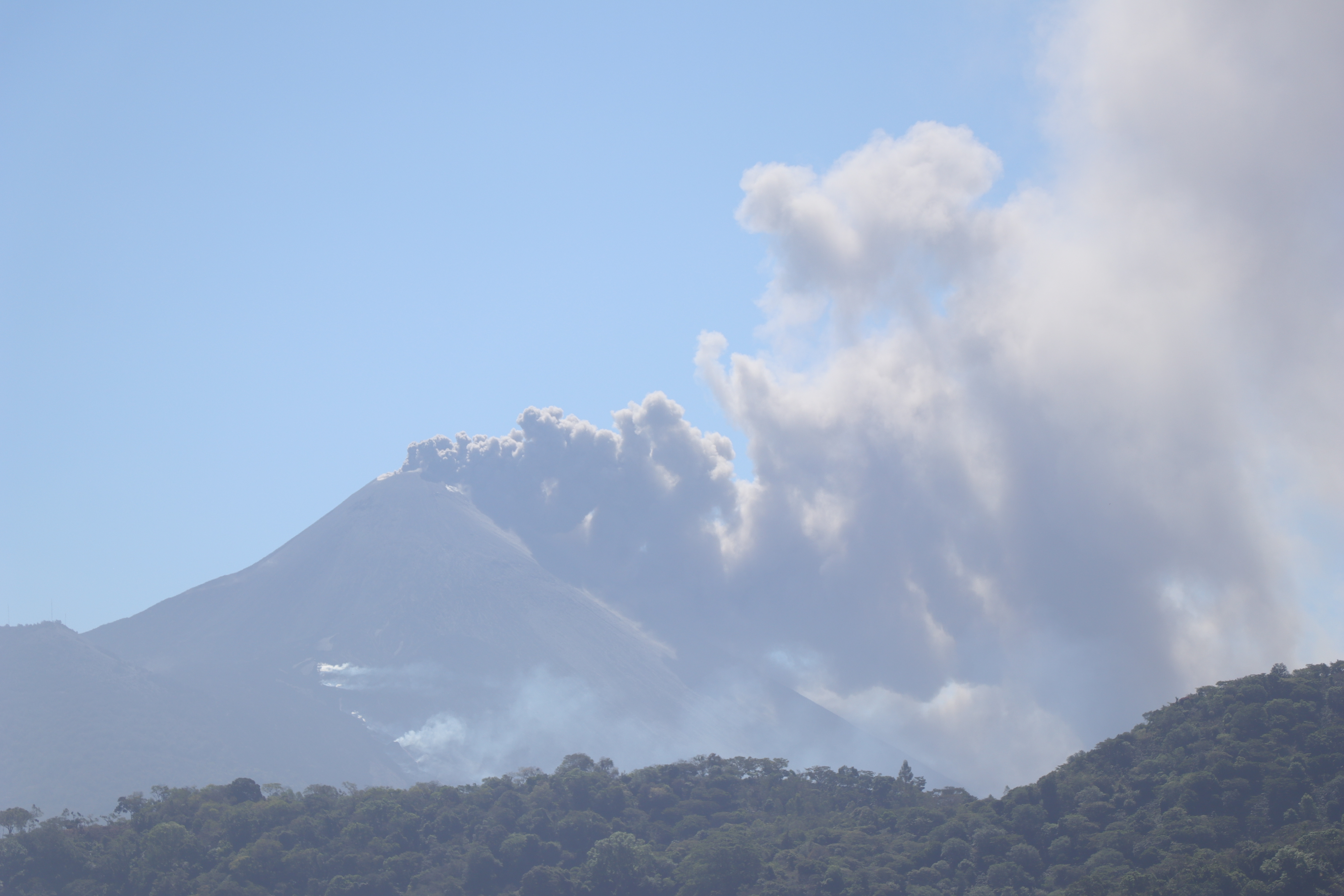 Actividad del Volcán de Pacaya este miércoles 31 de marzo. (Foto Prensa Libre: Enrique Paredes) 