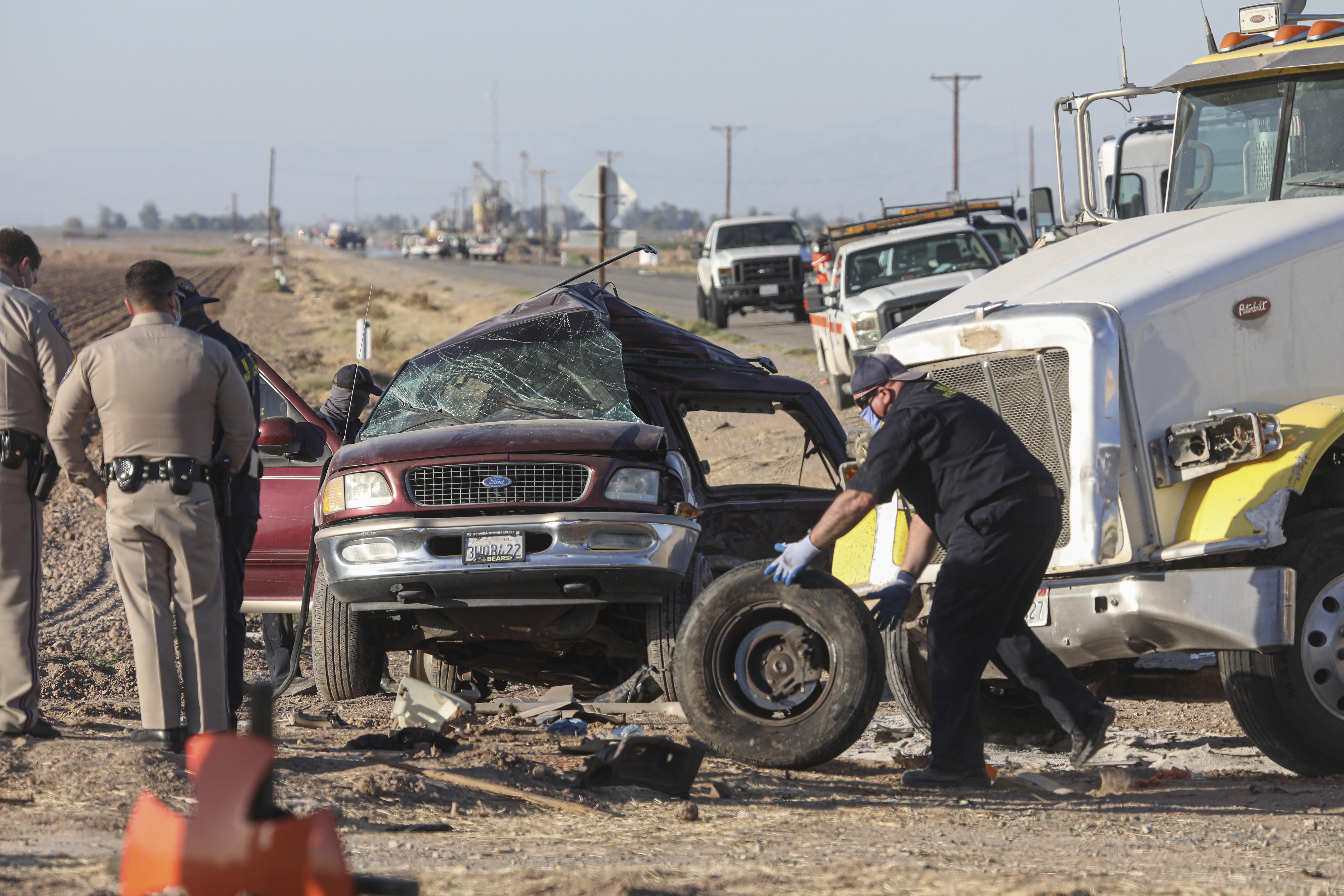 Al menos 13 personas perdieron la vida en un accidente de tránsito en California. (Foto Prensa Libre: EFE)
