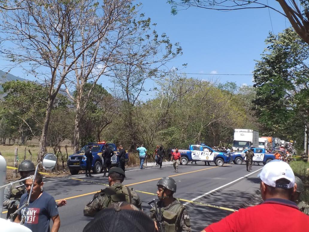 Al menos dos hombres murieron y una persona quedó herida durante el enfrentamiento. Foto Prensa Libre: Cortesía.