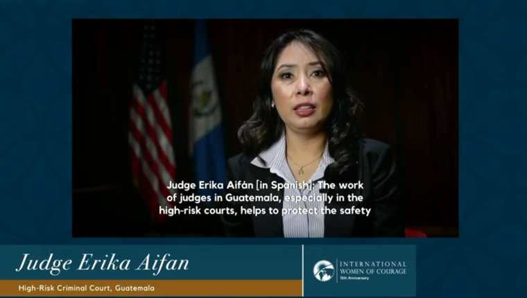 Jueza Erika Aifán en el video que compartió durante la entrega de los permios. (Foto Prensa Libre: Captura de Video)