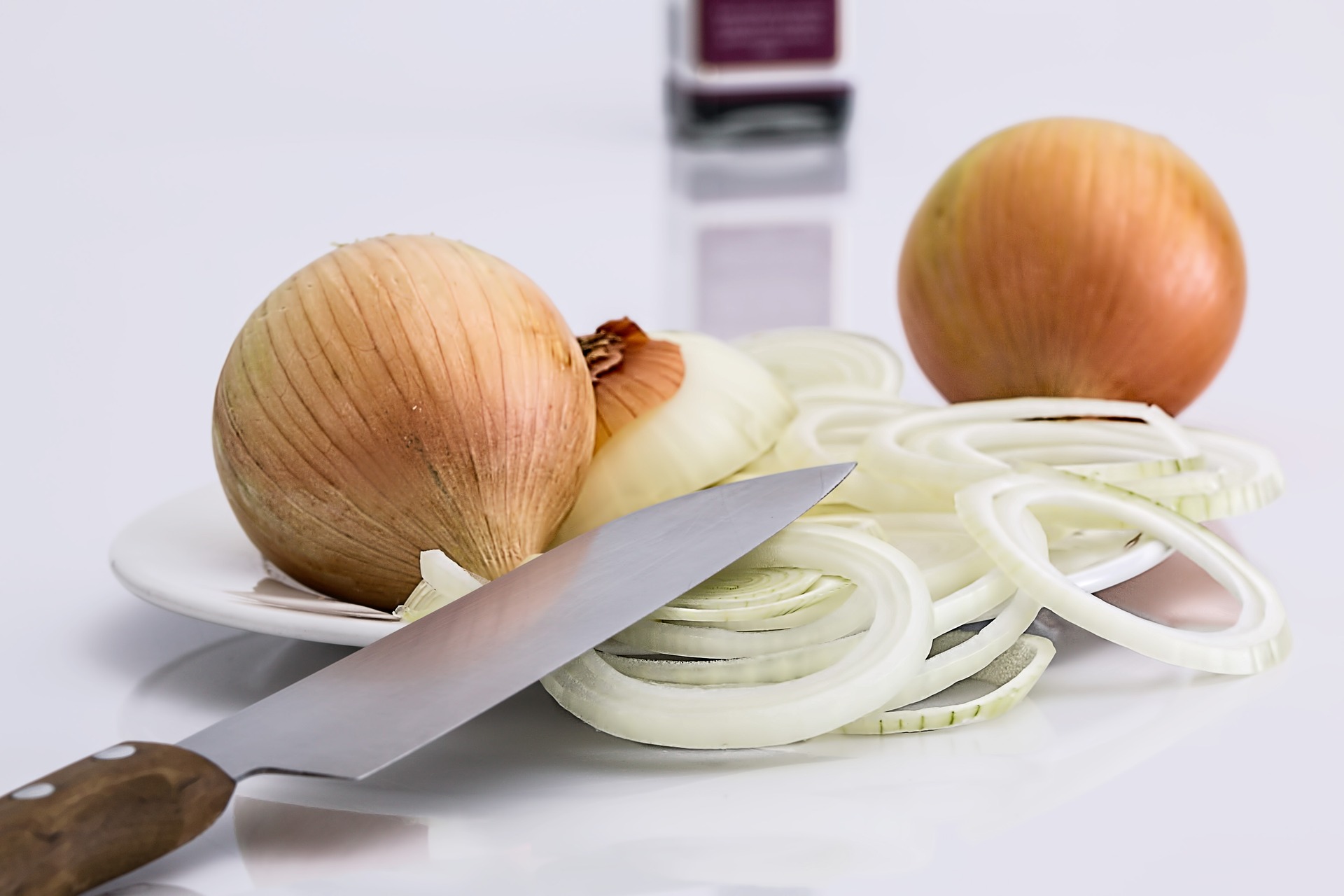 La cebolla es importante para la cocina y su uso otorga beneficios. (Foto Prensa Libre: Pixabay)