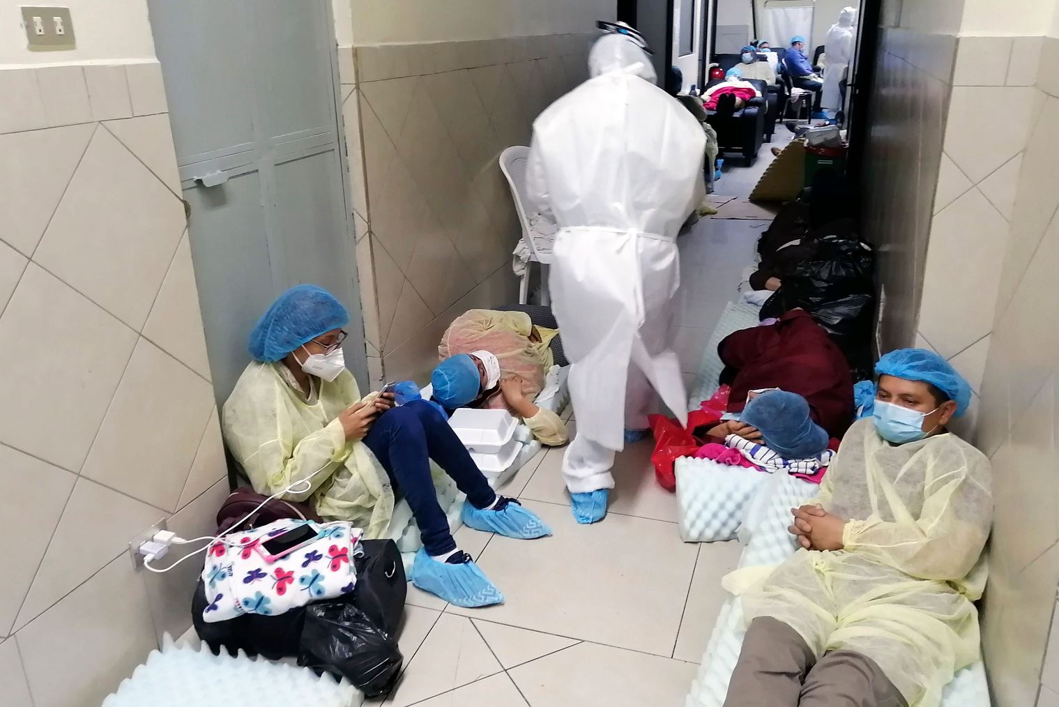 Entre mayo y agosto del año pasado, se vivió la primera gran ola del coronavirus en Guatemala que desbordó los hospitales. (Foto Prensa Libre: Hemeroteca PL)