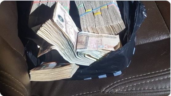 El dinero fue encontrado en un vehículo tipo picop. (Foto: MP)