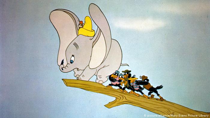 Una escena de la película "Dumbo", de Disney. (picture-alliance/Mary Evans Picture Library)