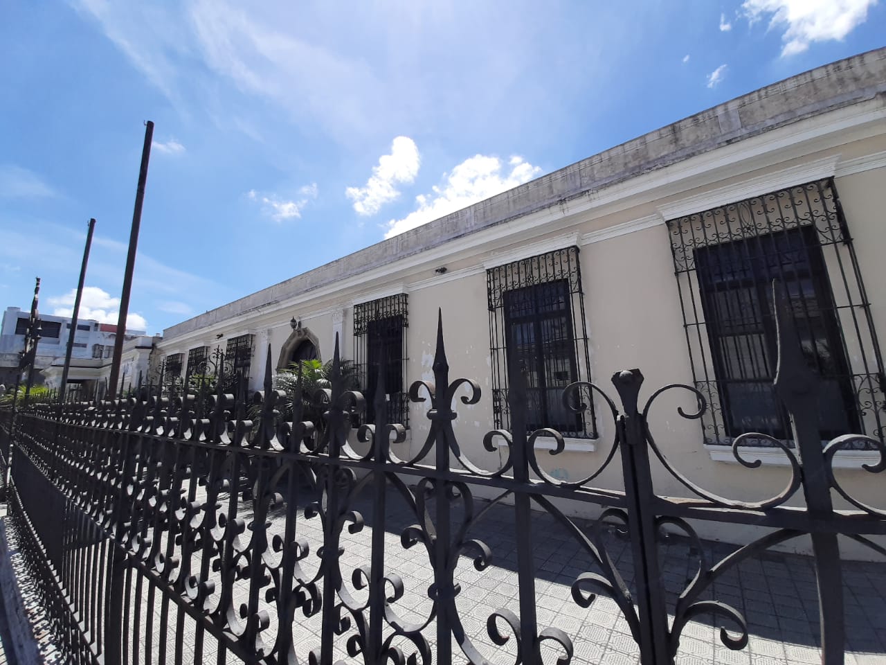 El inmueble ubicado en la 13 calle 02-52 zona 1 de la capital, donde funcionó la sede del extinto Partido Líder pasó a manos de la Senabed. (Foto Prensa Libre: MP)