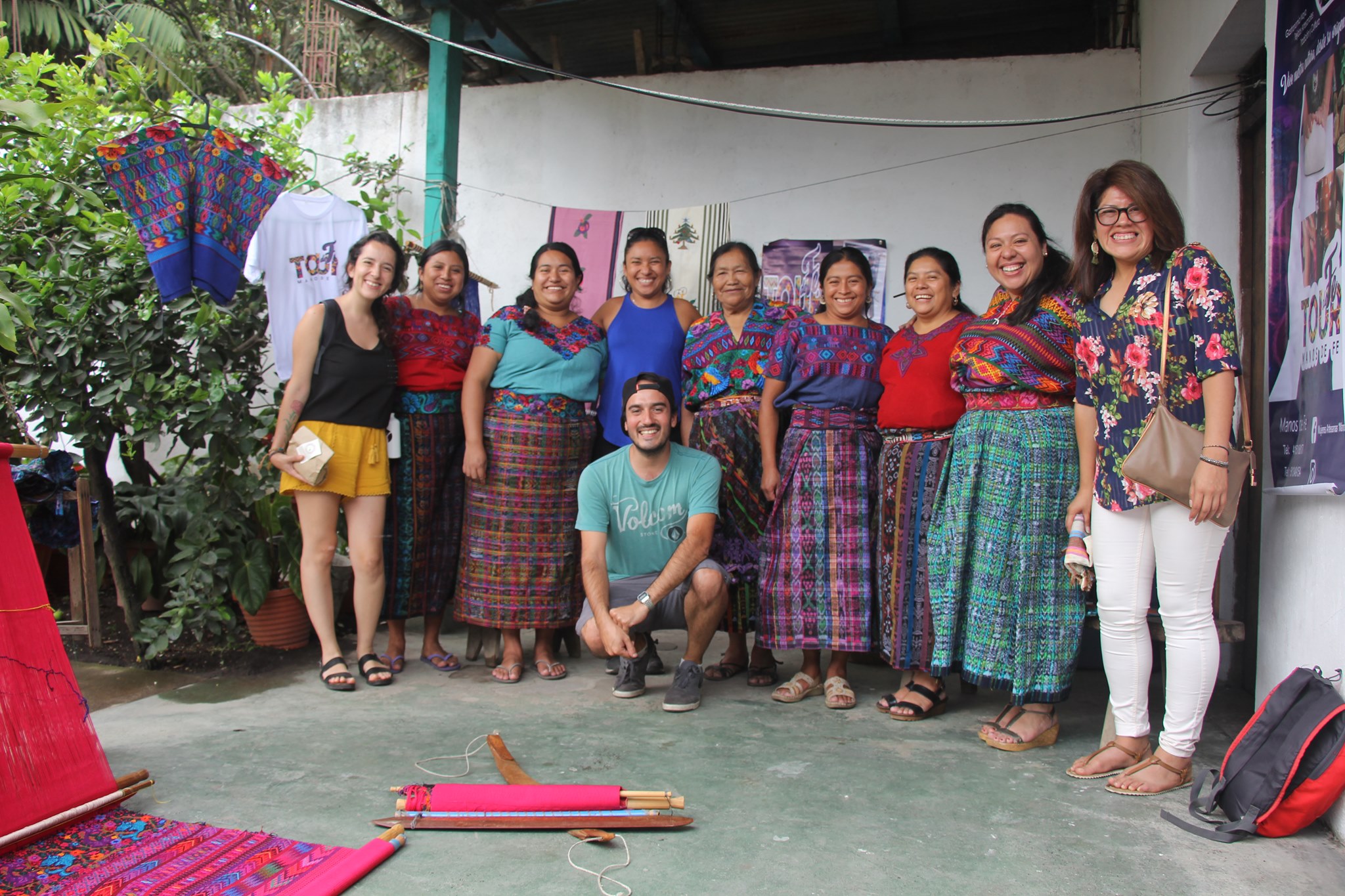 El equipo de Étnica Travel trabaja con grupos de tejedores, artesanos, pintores, entre otras actividades, de diversas comunidades. (Foto, Prensa Libre: Facebook de Étnica Travel).