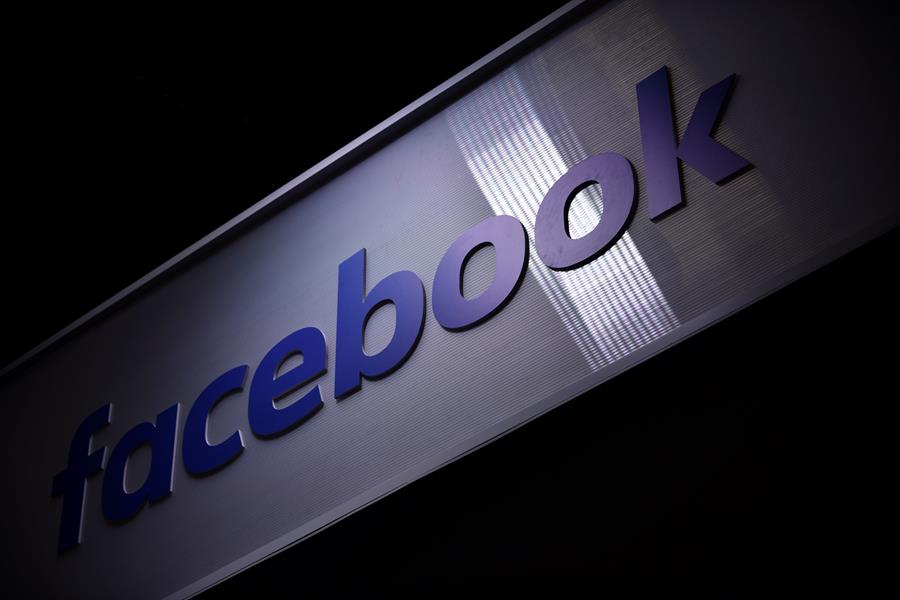 Facebook cambia su diseño para dar más control al usuario frente al algoritmo. (Foto Prensa Libre: EFE)