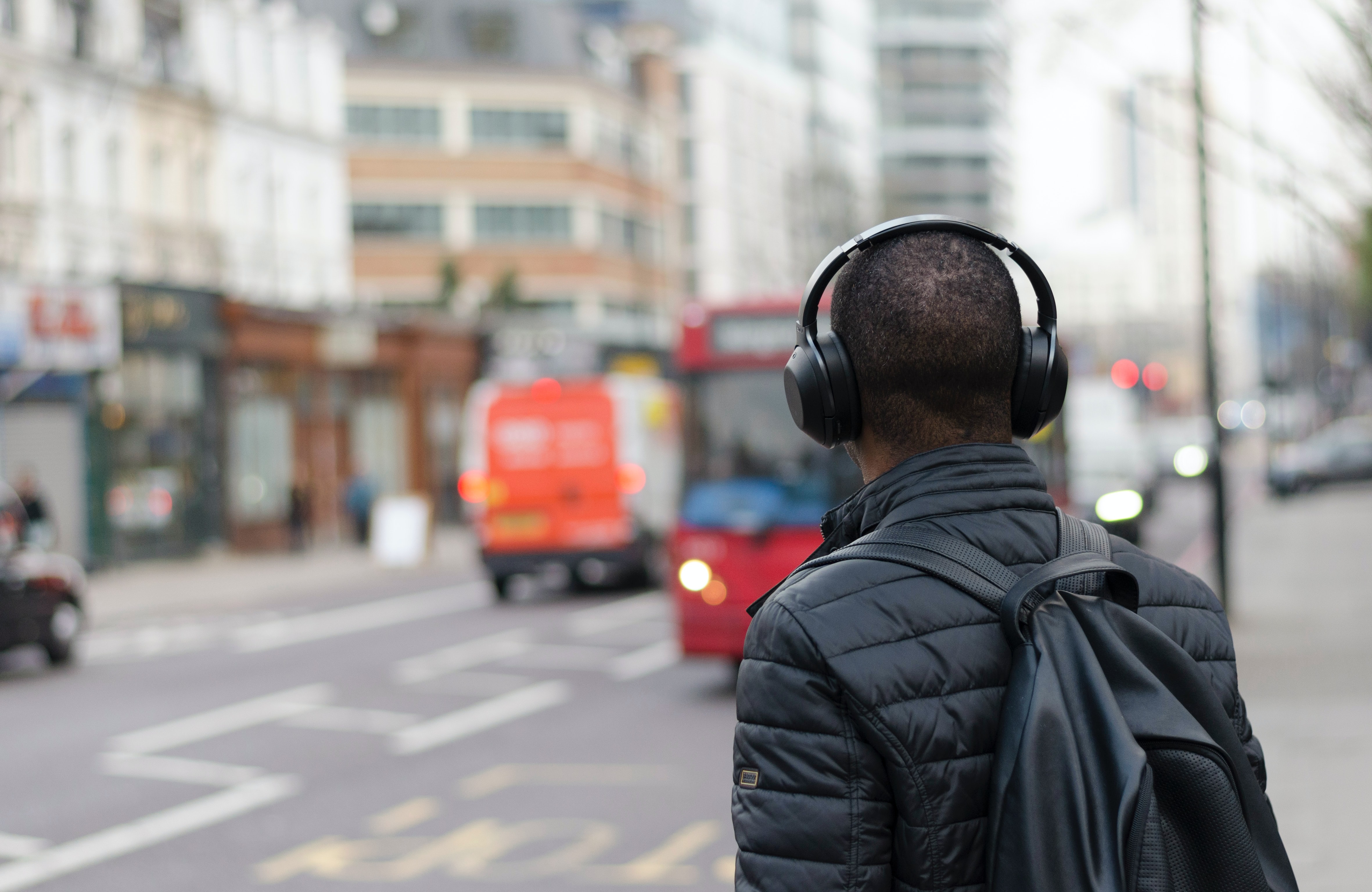 La OMS subraya la “necesidad de intensificar rápidamente la prevención y el tratamiento de la pérdida auditiva”. (Foto Prensa Libre: Unsplash)

