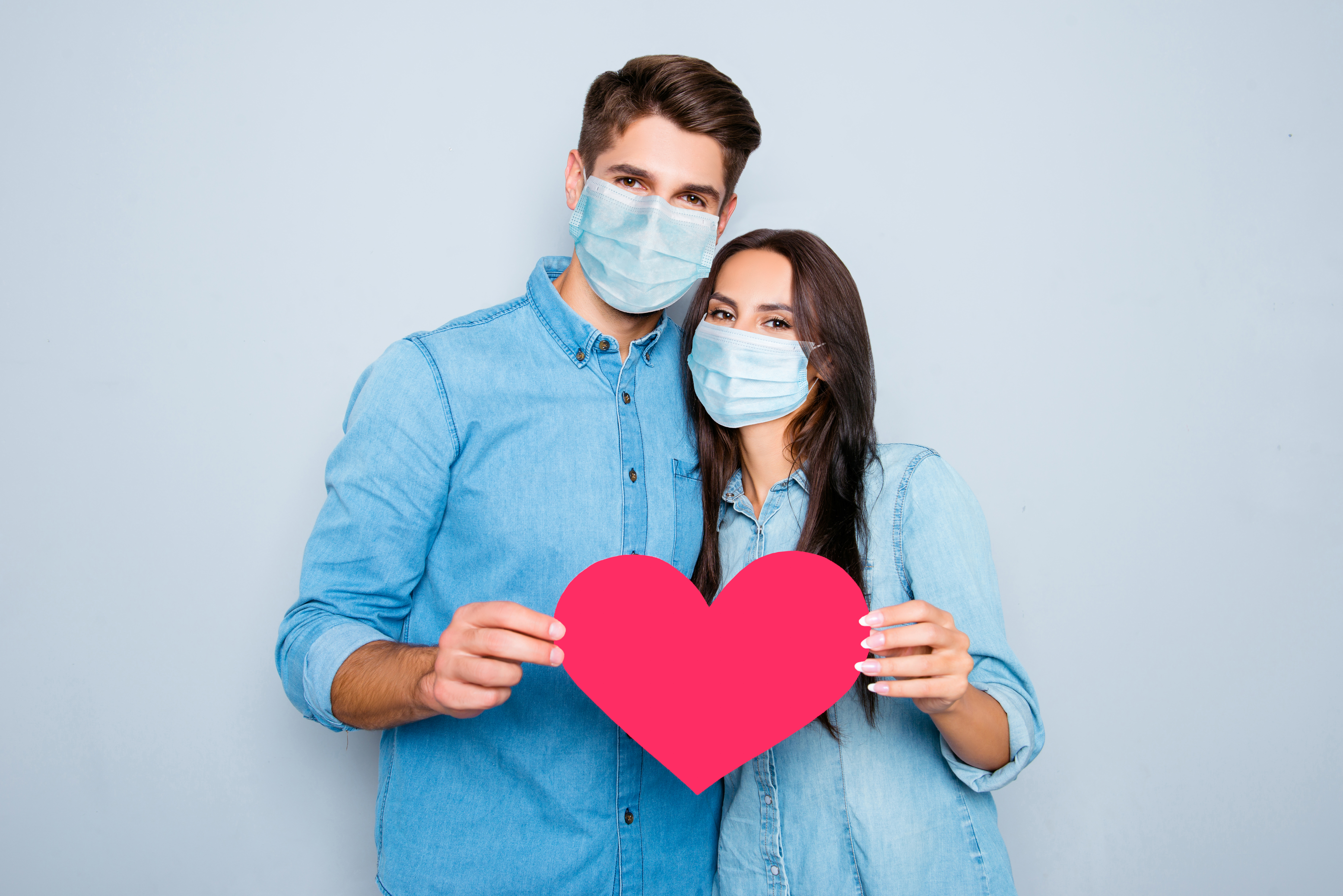 El amor en tiempos de pandemia sigue pasando por retos para mantener la armonía y el apoyo entre ambos.  (Foto Prensa Libre: Shutterstock)