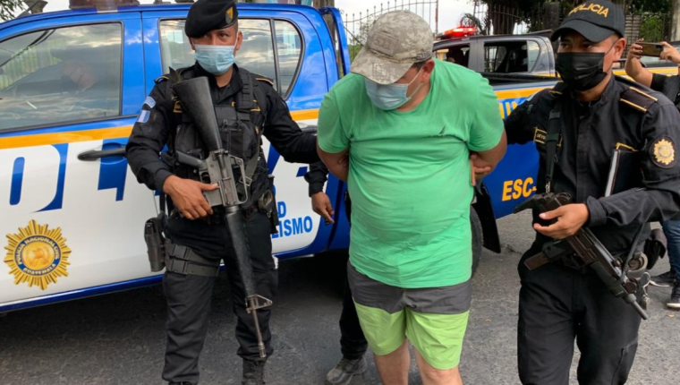 La PNC detuvo al presunto narcotraficante cuando viajaba hacia Iztapa. (Foto Prensa Libre: PNC)