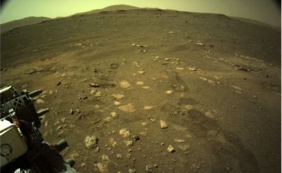 Las huellas del Perseverance en Marte. NASA/JPL-CALTECH