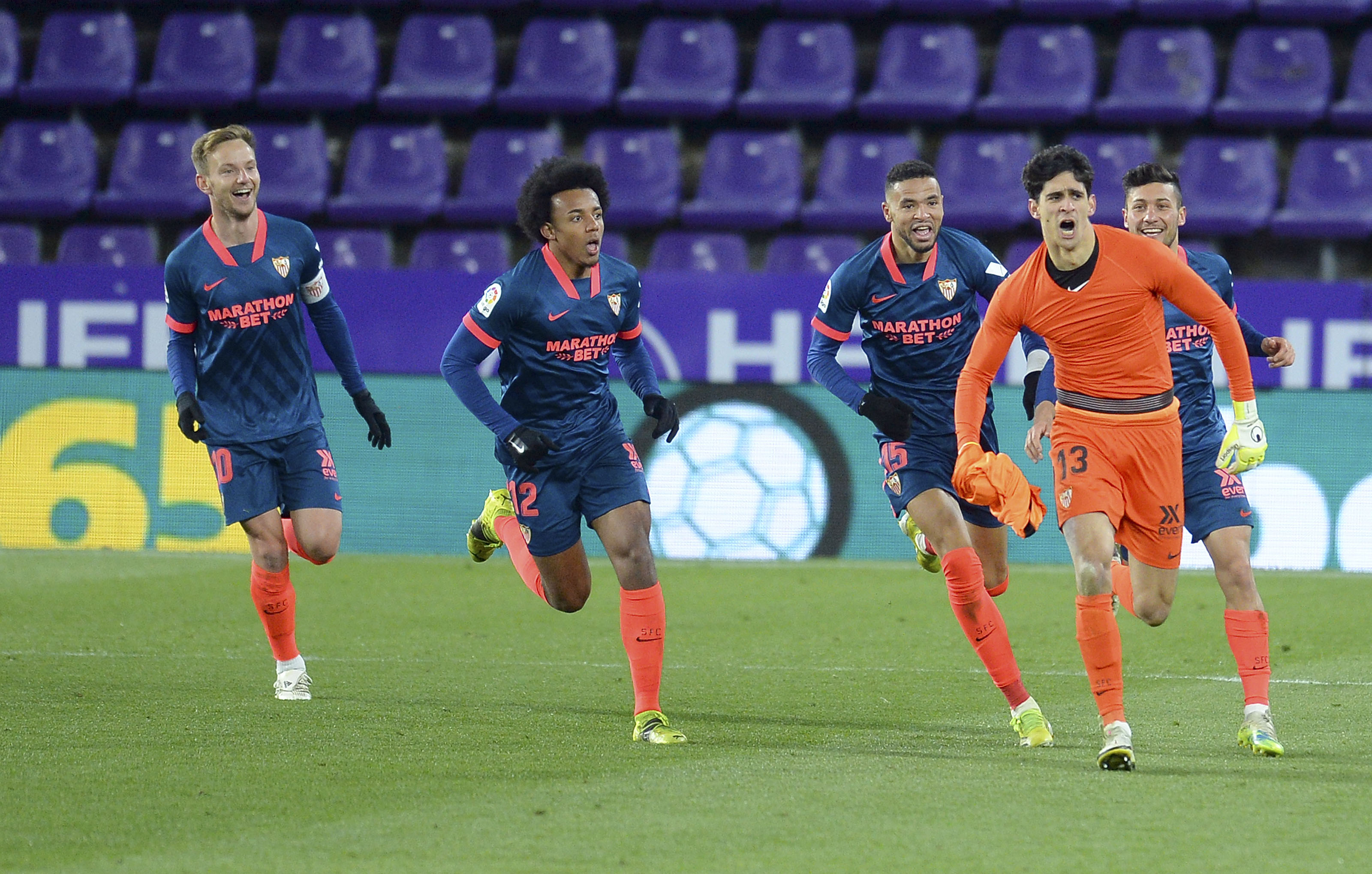 El portero Bono marcó el gol del empate del Sevilla frente al Real Valladolid. (Foto Sevilla).