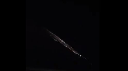 La serie de luces fueron grabadas por algunos transeúntes. (Foto: Twitter/@beaniebabyceo)