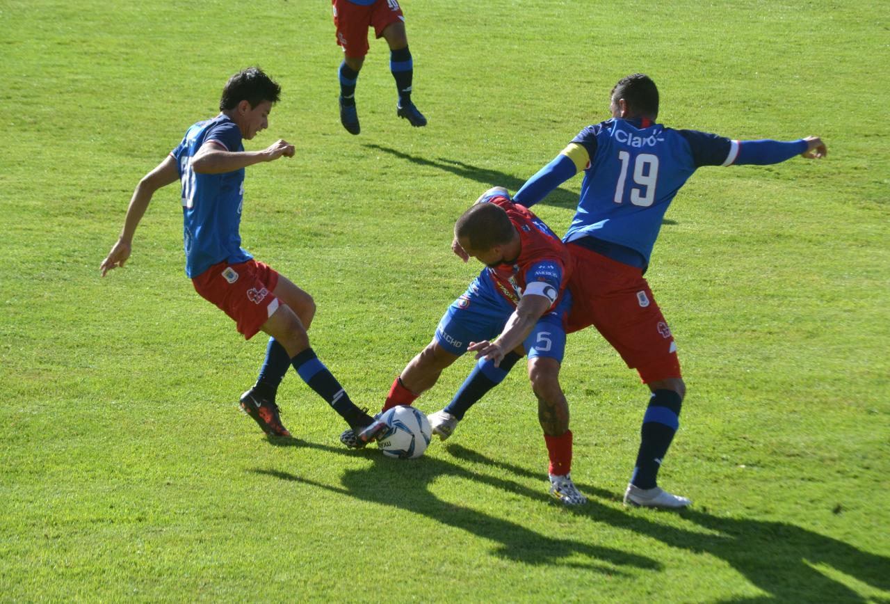 Xelajú MC y Malacateco  empatan en el partido de la cuarta fecha que se disputó en el estadio Mario Camposeco. (Foto Prensa Libre: Liga Nacional).