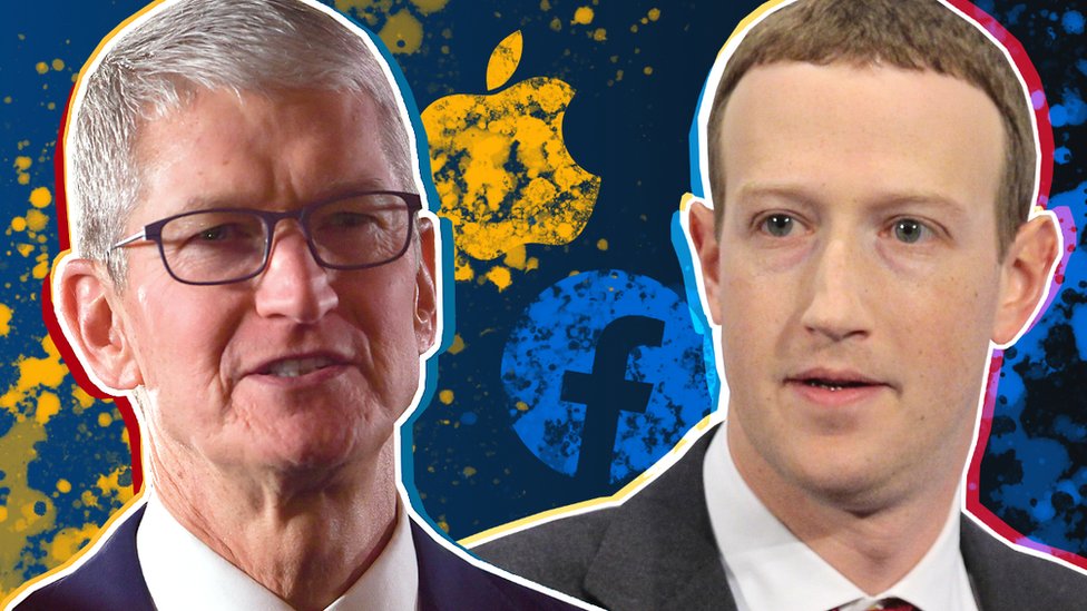 El presidente ejecutivo de Apple, Tim Cook, y el fundador de Facebook, Mark Zuckerberg, están en posturas encontradas por el tema de la privacidad en internet. GETTY IMAGES