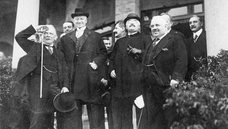 El británico David Lloyd George, el francés Alexandre Millerand y el italiano Francesco Nitti lideraron la Conferencia de San Remo, en la que se oficializó el reparto de Medio Oriente.