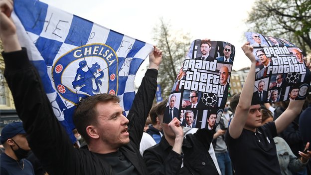 Simpatizantes del Chelsea se manifestaron este martes contra la participación del equipo en la Superliga.