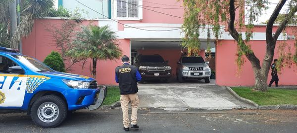 Agentes de la PNC participan en el operativo en el cual fue capturado el salvadoreño José Alfredo Rodríguez Avilés. (Foto Prensa Libre: PNC)