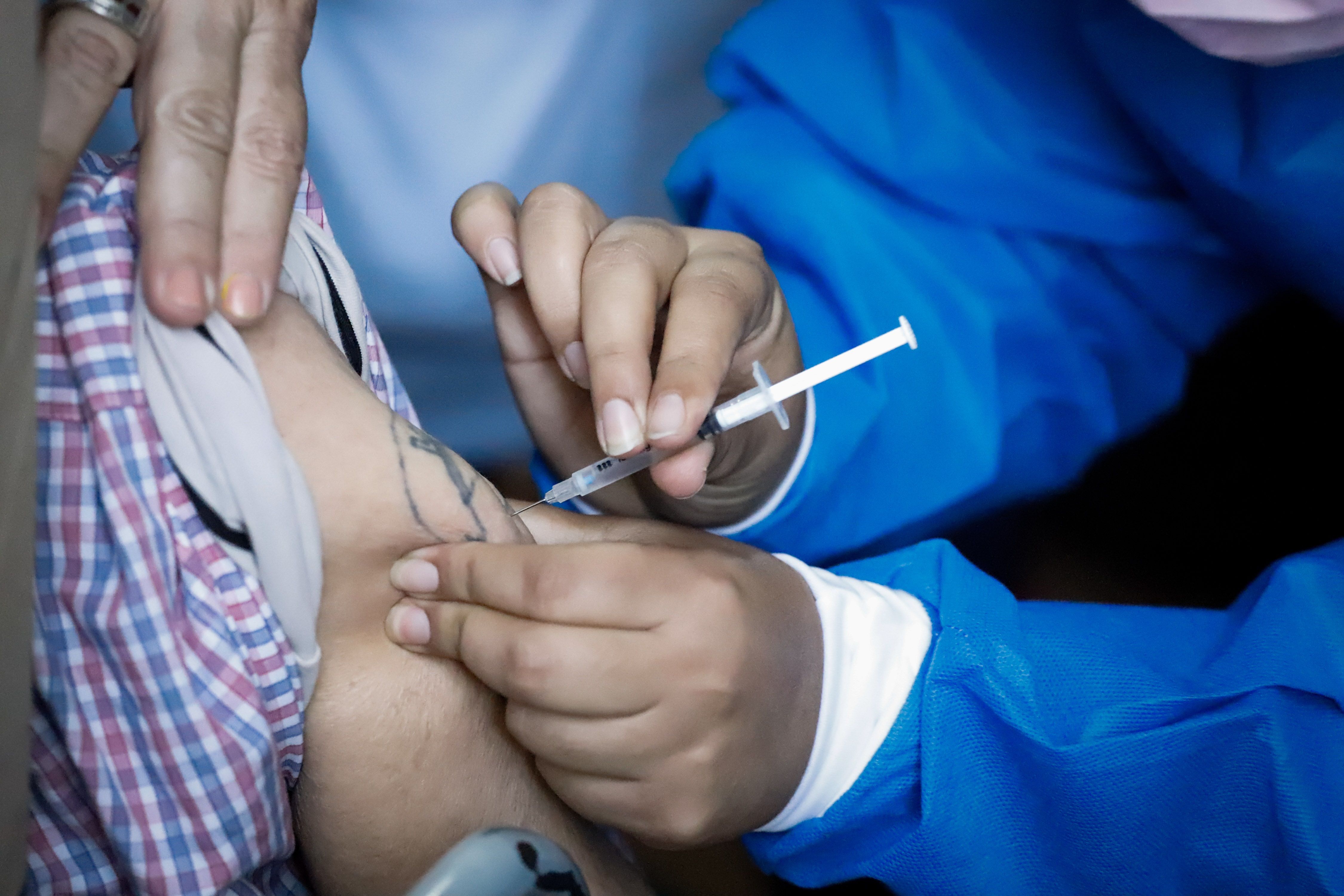 Para autoridades de Pekín, el porcentaje de eficacia de las vacunas contra el coronavirus no es alto.  (Foto Prensa Libre: EFE)