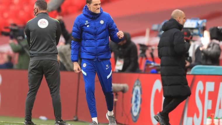 El técnico del Chelsea Thomas Tuchel festeja después de eliminar al City de Pep Guardiola en las semis de la Fa Cup. (Foto Prensa Libre: EFE).

