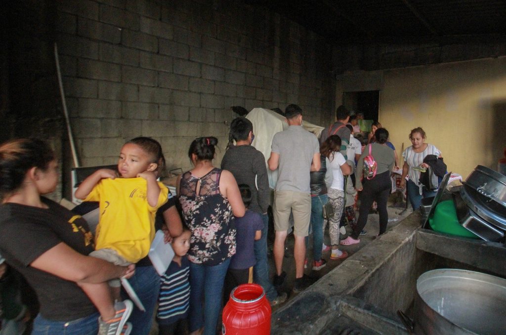 Los migrantes piden que Joe Biden les otorgue asilo "como lo prometió". (Foto Prensa Libre: EFE)