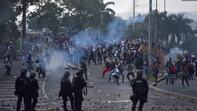 Segundo día de protestas en Colombia deja saqueos y desmanes en Cali –  Prensa Libre